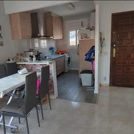 Tranquila Con Acceso A Barbacoa Y Piscina Homestay