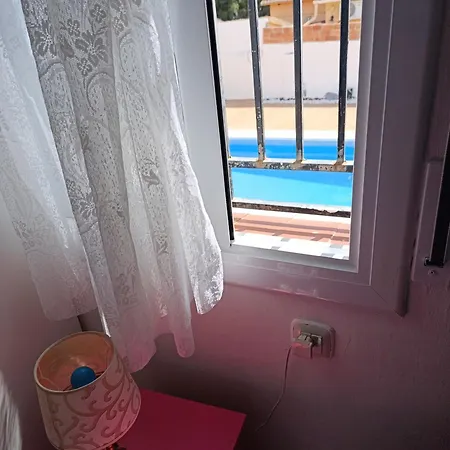 Tranquila Con Acceso A Barbacoa Y Piscina Alloggio in famiglia